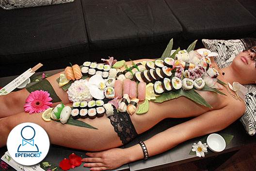 Еротично гореща вечеря в частно заведение за Ергенско парти. Суши върху секси женско тяло и много емоции за младоженеца. ТОП вечеря - Голо Суши