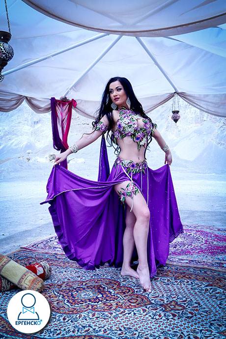 Танцьорки Ориенталки за Фирмени и частни партита. Belly dance шоу програми от ТОП изпълнителки. Ориентал шоу за всеки повод и празник.