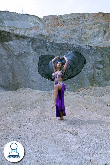 Танцьорки Ориенталки със ТОП екзотични индивидуални и общи шоу програми. Бели денс шоу програми от Горещи изпълнителки.