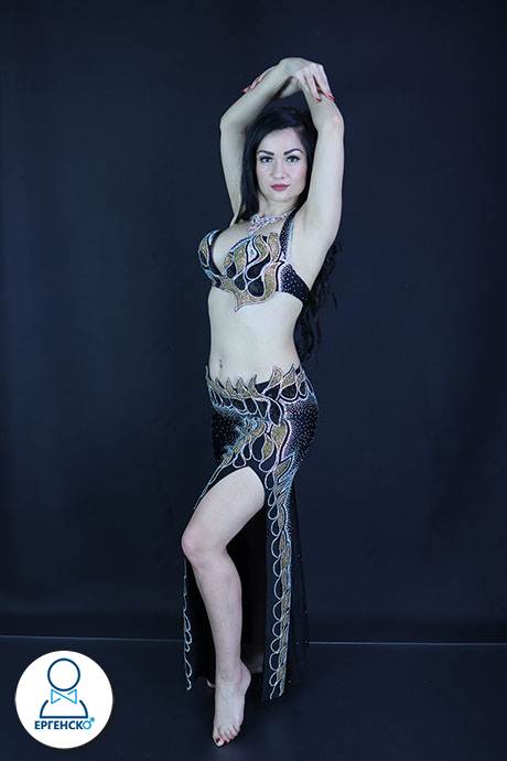 Ориентал изпълнителки за Ергенско парти или друг специален повод. Горещи шоу програми за заведения от ТОП Бели денс танцьорки.