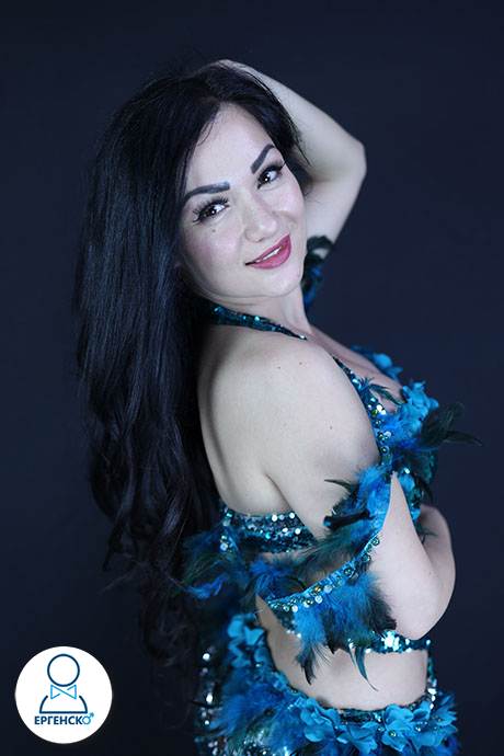 Ориенталска танцьорка за Ергенско парти или друг повод. Специални шоу програми за заведения от ТОП Бели денс изпълнителка.