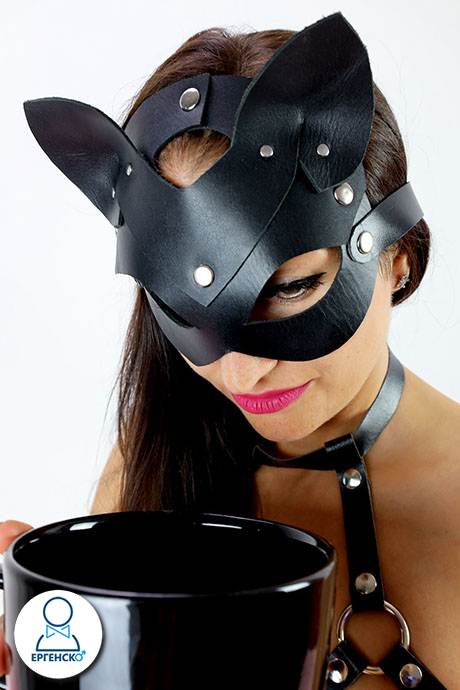 Еротичнo БДСМ шоу, чудесна топлес програма - Котките. Горещи лапденс танци с кожени харнес костюми и ТОП стриптизьорки.